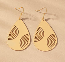 Load image into Gallery viewer, Elizabeth Teardrop Earrings
