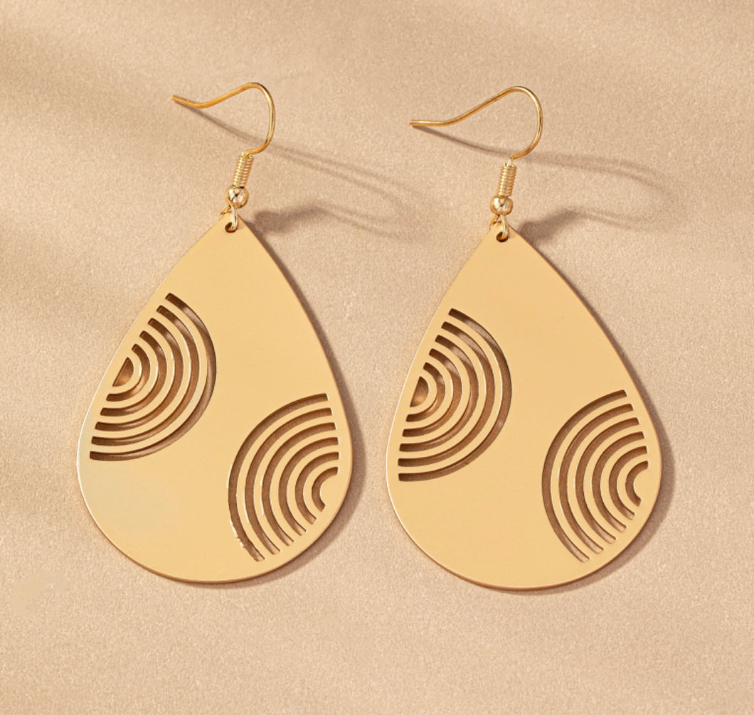 Elizabeth Teardrop Earrings