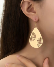 Load image into Gallery viewer, Elizabeth Teardrop Earrings
