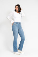 Load image into Gallery viewer, Jocelyn Judy Blue Jeans
