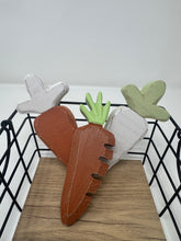 Load image into Gallery viewer, Spring - orange carrot
