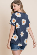 Load image into Gallery viewer, Daisy Tee
