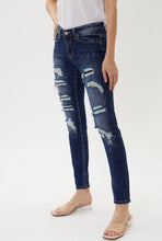 Load image into Gallery viewer, Indee Distressed - Kan Can Jeans
