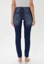 Load image into Gallery viewer, Indee Distressed - Kan Can Jeans
