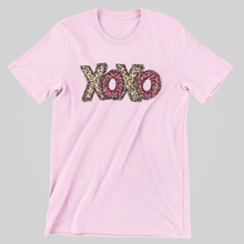 Load image into Gallery viewer, Pink Cheetah XOXO Graphic Tee

