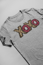 Load image into Gallery viewer, Pink Cheetah XOXO Graphic Tee
